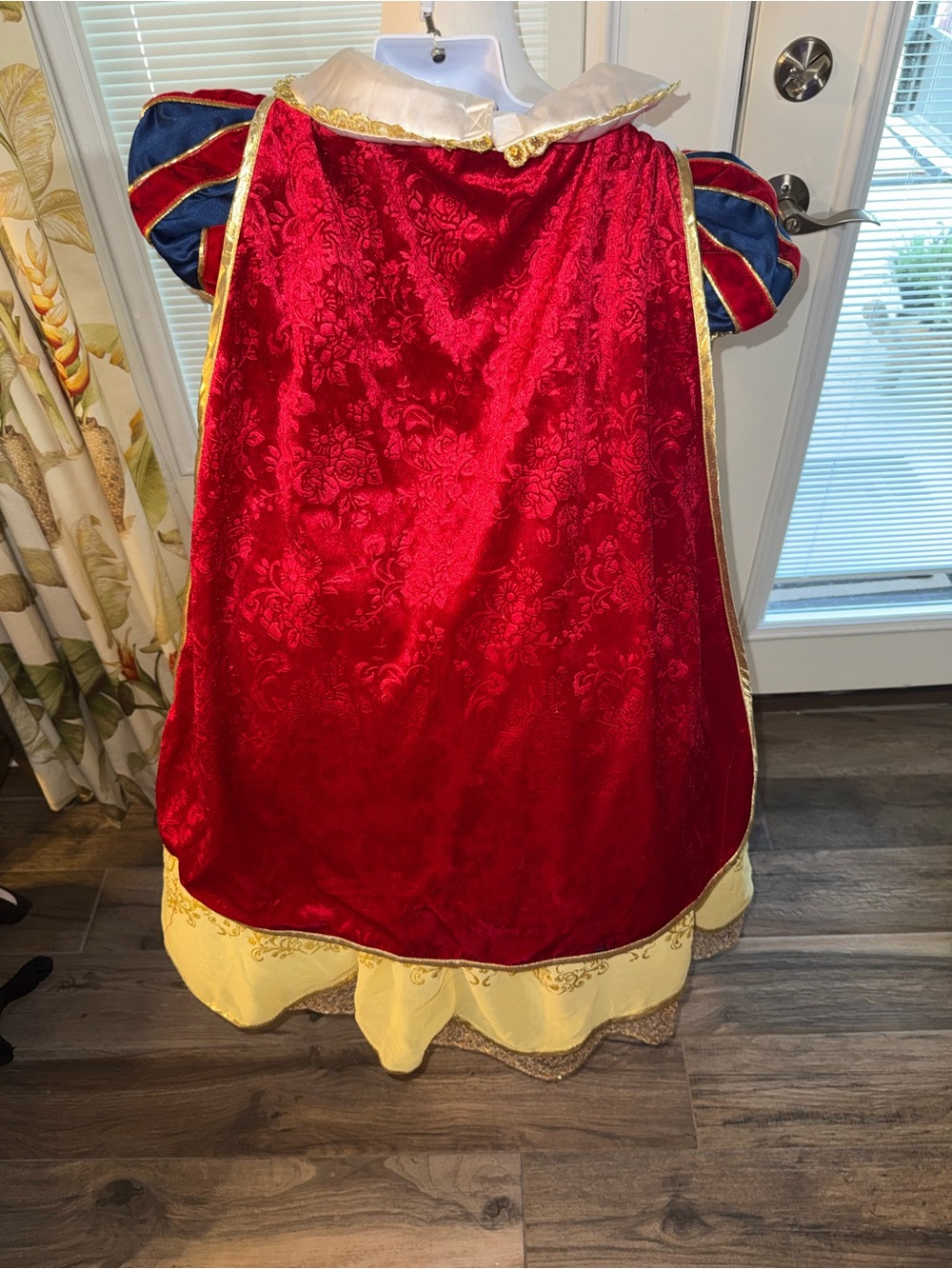 Disney Deluxe Snow White Designer Costume - Picture 3 of 8